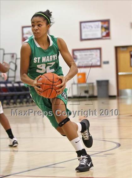 Thumbnail 1 in St. Mary's vs. Memphis Central (Nike Tournament of Champions) photogallery.