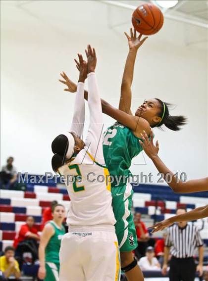 Thumbnail 1 in St. Mary's vs. Memphis Central (Nike Tournament of Champions) photogallery.