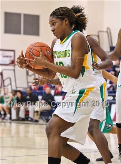 Thumbnail 3 in St. Mary's vs. Memphis Central (Nike Tournament of Champions) photogallery.