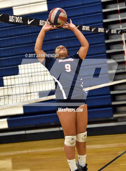 Thumbnail 1 in La Salle vs Skyview (Durango Fall Classic) photogallery.