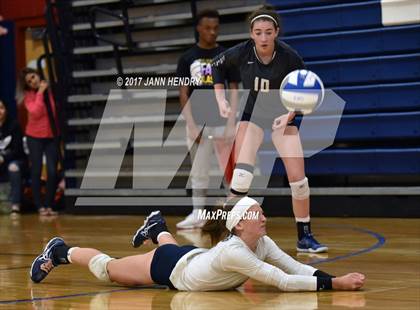Thumbnail 3 in La Salle vs Skyview (Durango Fall Classic) photogallery.