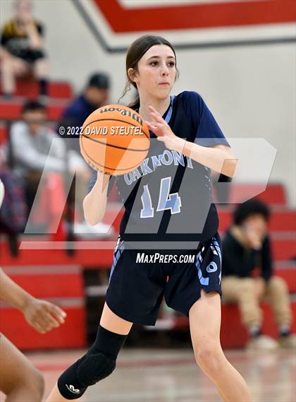 Thumbnail 2 in Oakmont vs. Rio Linda (Lady Bronco Classic) photogallery.