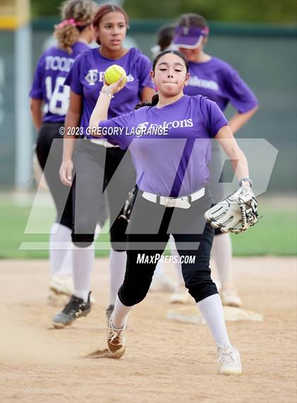 Thumbnail 1 in Richland vs Timber Creek photogallery.