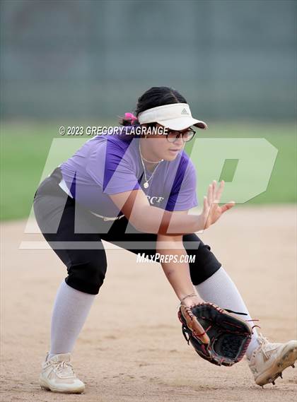 Thumbnail 1 in Richland vs Timber Creek photogallery.
