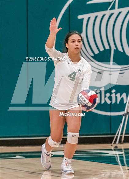 Thumbnail 2 in St. Ignatius vs. Sacred Heart Cathedral Preparatory (CIF-CCS Open Div. Championship) photogallery.
