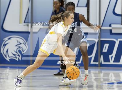 Thumbnail 2 in Belleville East vs Carlyle (Columbia Tip Off Tournament) photogallery.