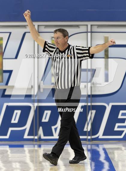 Thumbnail 3 in Belleville East vs Carlyle (Columbia Tip Off Tournament) photogallery.