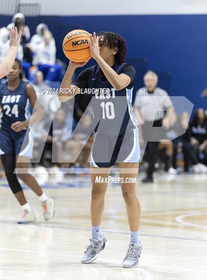 Thumbnail 3 in Belleville East vs Carlyle (Columbia Tip Off Tournament) photogallery.