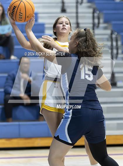 Thumbnail 2 in Belleville East vs Carlyle (Columbia Tip Off Tournament) photogallery.