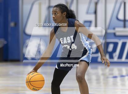 Thumbnail 2 in Belleville East vs Carlyle (Columbia Tip Off Tournament) photogallery.