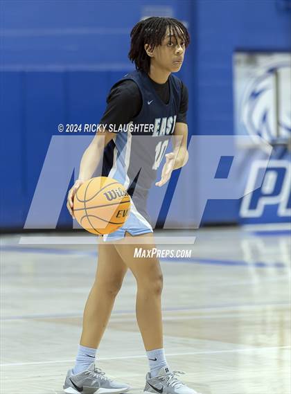 Thumbnail 2 in Belleville East vs Carlyle (Columbia Tip Off Tournament) photogallery.