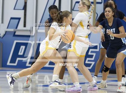 Thumbnail 3 in Belleville East vs Carlyle (Columbia Tip Off Tournament) photogallery.