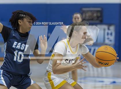 Thumbnail 2 in Belleville East vs Carlyle (Columbia Tip Off Tournament) photogallery.