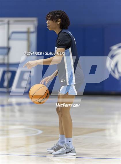 Thumbnail 2 in Belleville East vs Carlyle (Columbia Tip Off Tournament) photogallery.