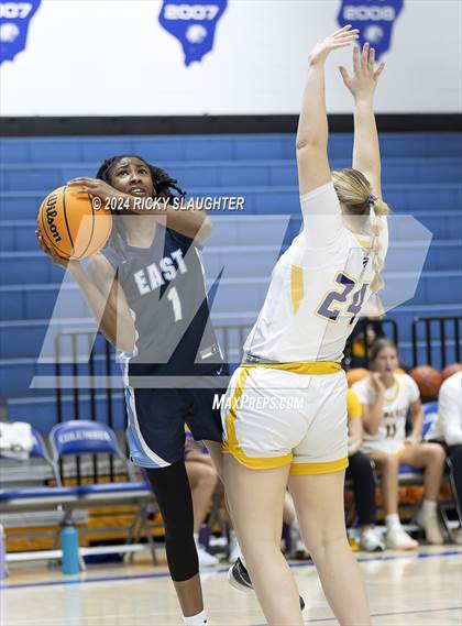 Thumbnail 3 in Belleville East vs Carlyle (Columbia Tip Off Tournament) photogallery.