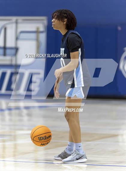 Thumbnail 3 in Belleville East vs Carlyle (Columbia Tip Off Tournament) photogallery.