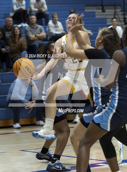 Thumbnail 2 in Belleville East vs Carlyle (Columbia Tip Off Tournament) photogallery.
