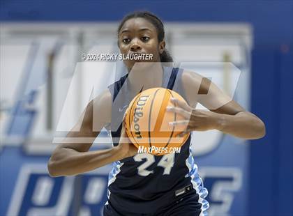 Thumbnail 3 in Belleville East vs Carlyle (Columbia Tip Off Tournament) photogallery.