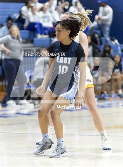 Thumbnail 2 in Belleville East vs Carlyle (Columbia Tip Off Tournament) photogallery.