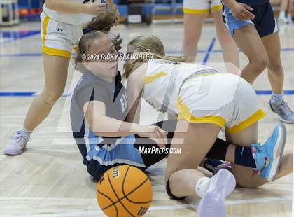 Thumbnail 2 in Belleville East vs Carlyle (Columbia Tip Off Tournament) photogallery.