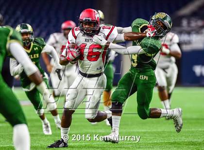 Thumbnail 2 in North Shore vs Cypress Falls (UIL 6A Regional Playoff) photogallery.