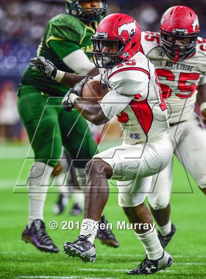 Thumbnail 3 in North Shore vs Cypress Falls (UIL 6A Regional Playoff) photogallery.