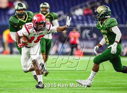 Thumbnail 2 in North Shore vs Cypress Falls (UIL 6A Regional Playoff) photogallery.