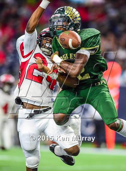 Thumbnail 2 in North Shore vs Cypress Falls (UIL 6A Regional Playoff) photogallery.