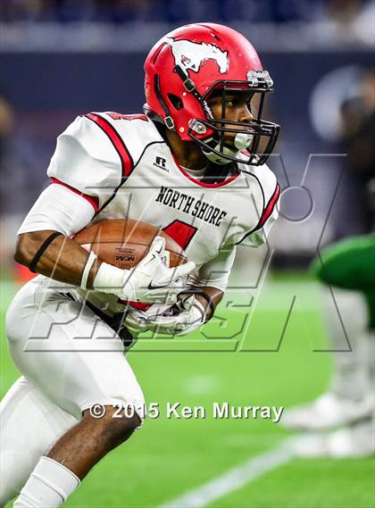 Thumbnail 3 in North Shore vs Cypress Falls (UIL 6A Regional Playoff) photogallery.