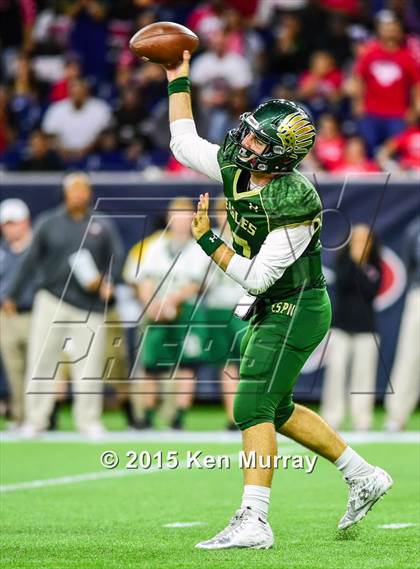 Thumbnail 3 in North Shore vs Cypress Falls (UIL 6A Regional Playoff) photogallery.