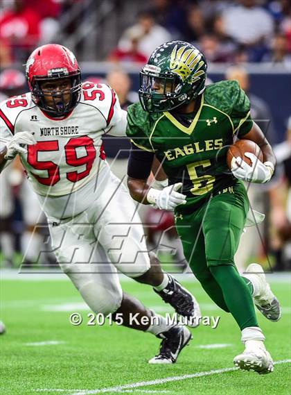 Thumbnail 3 in North Shore vs Cypress Falls (UIL 6A Regional Playoff) photogallery.