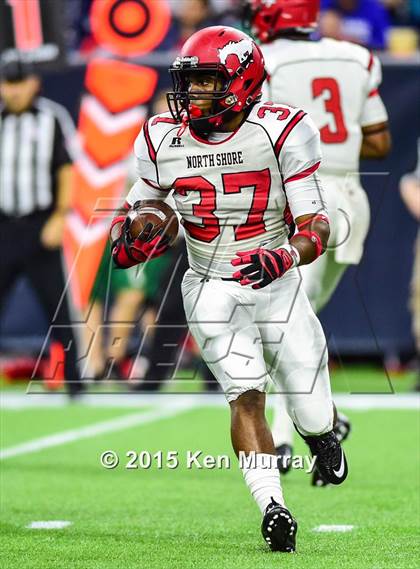 Thumbnail 2 in North Shore vs Cypress Falls (UIL 6A Regional Playoff) photogallery.