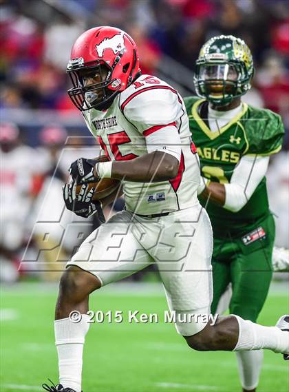 Thumbnail 3 in North Shore vs Cypress Falls (UIL 6A Regional Playoff) photogallery.