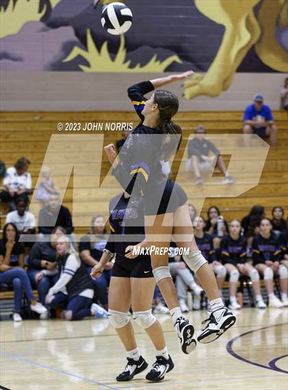 Thumbnail 3 in Fort Wayne Blackhawk Christian @ Leo photogallery.