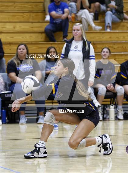 Thumbnail 1 in Fort Wayne Blackhawk Christian @ Leo photogallery.