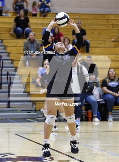 Thumbnail 3 in Fort Wayne Blackhawk Christian @ Leo photogallery.