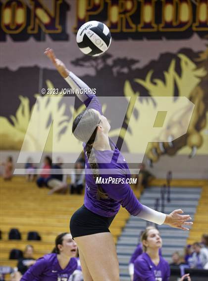 Thumbnail 3 in Fort Wayne Blackhawk Christian @ Leo photogallery.