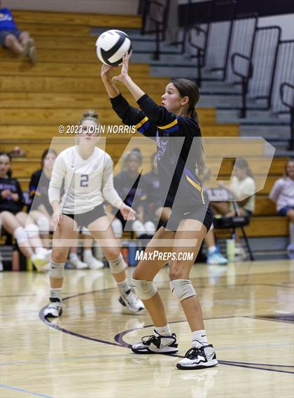 Thumbnail 1 in Fort Wayne Blackhawk Christian @ Leo photogallery.