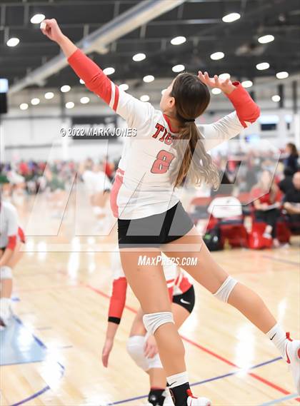 Thumbnail 1 in Imperial vs. Olympian (Nike TOC Southwest) photogallery.