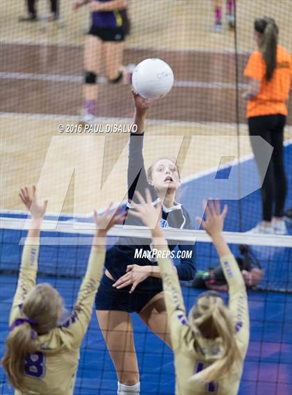 Thumbnail 2 in Holy Family vs. Valor Christian (CHSAA 4A Semi-Final) photogallery.
