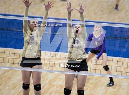 Thumbnail 3 in Holy Family vs. Valor Christian (CHSAA 4A Semi-Final) photogallery.