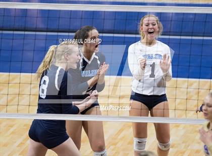 Thumbnail 3 in Holy Family vs. Valor Christian (CHSAA 4A Semi-Final) photogallery.