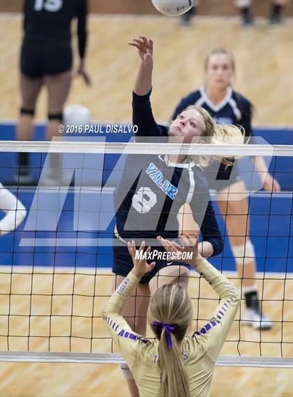 Thumbnail 3 in Holy Family vs. Valor Christian (CHSAA 4A Semi-Final) photogallery.