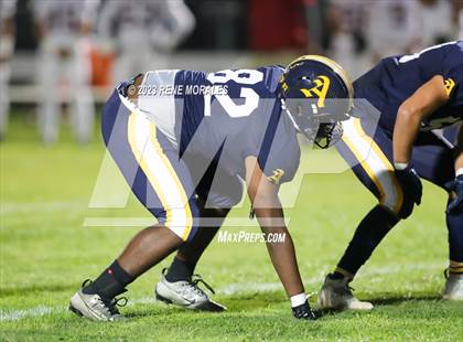 Thumbnail 2 in Bell Gardens vs Alhambra photogallery.