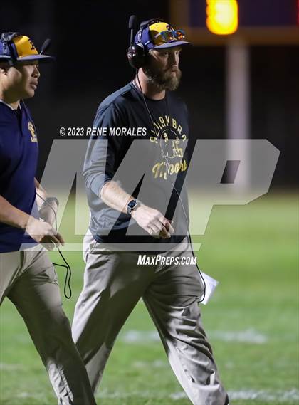 Thumbnail 2 in Bell Gardens vs Alhambra photogallery.