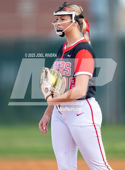 Thumbnail 3 in Seven Lakes @ Katy photogallery.
