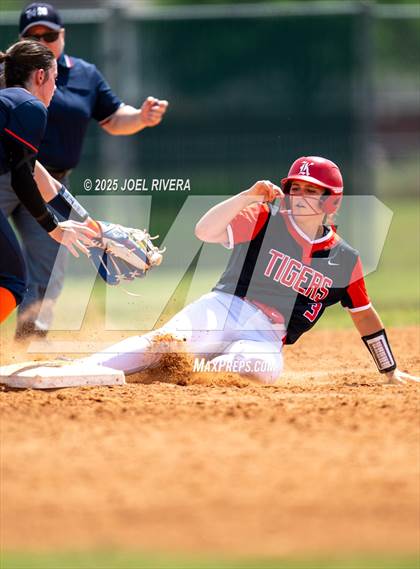 Thumbnail 3 in Seven Lakes @ Katy photogallery.