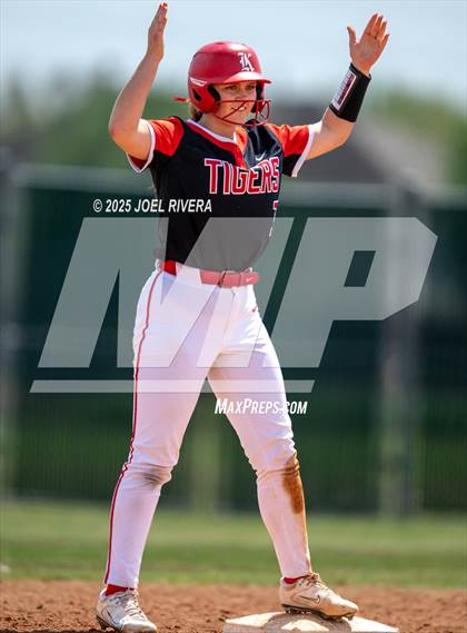 Thumbnail 1 in Seven Lakes @ Katy photogallery.