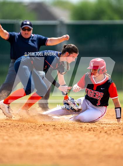 Thumbnail 1 in Seven Lakes @ Katy photogallery.
