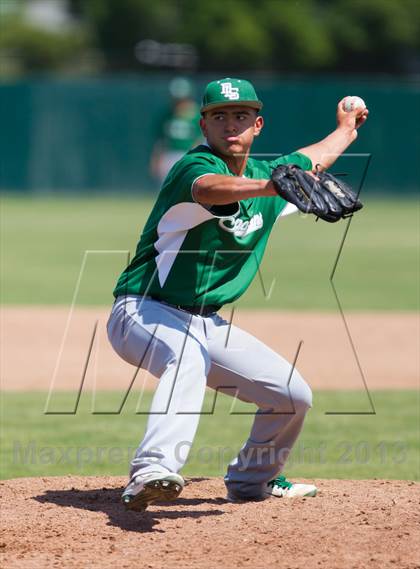 Thumbnail 3 in De La Salle @ St. Mary's (Game 2) photogallery.